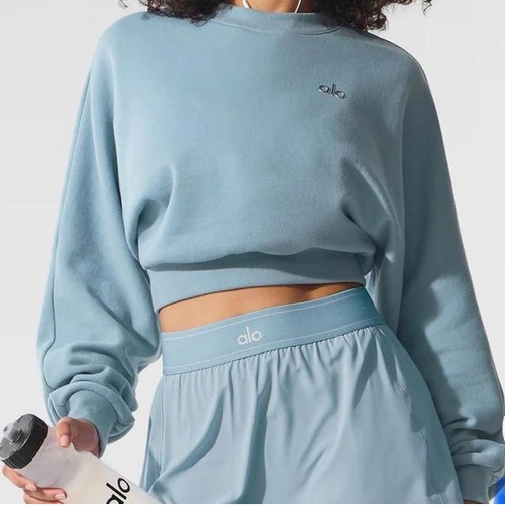 NWT ALO Yoga Women's Blue Cropped Sweatshirt Accolade